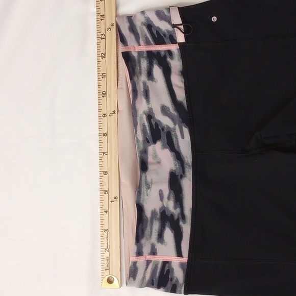 Lululemon Womens Crop Leggings Sz 6 Breezy Camo Black Capris Workout Athletic - Picture 4 of 10